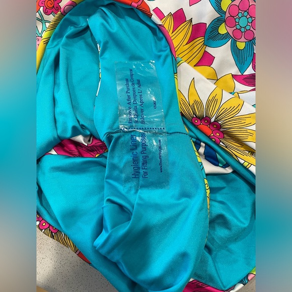 NWT Trina Turk Fontaine Twist Back Convertible One Piece Swimsuit - Picture 13 of 16